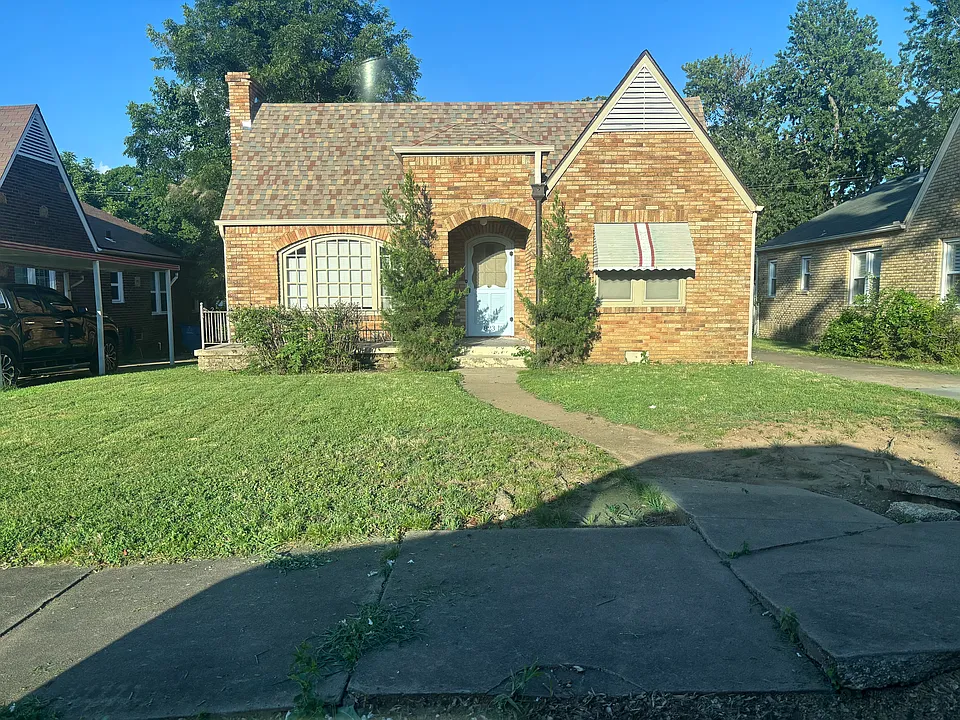 823 S Knoxville Ave