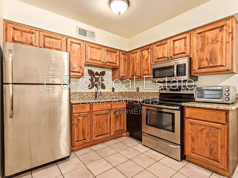 3626 N 37th St #11 — Photo 8