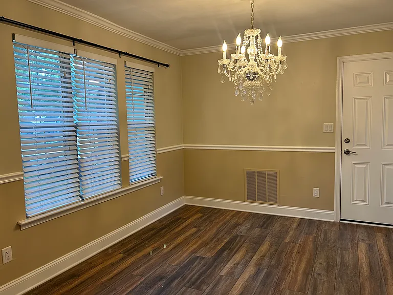 395 Glastonbury Ln — Photo 10