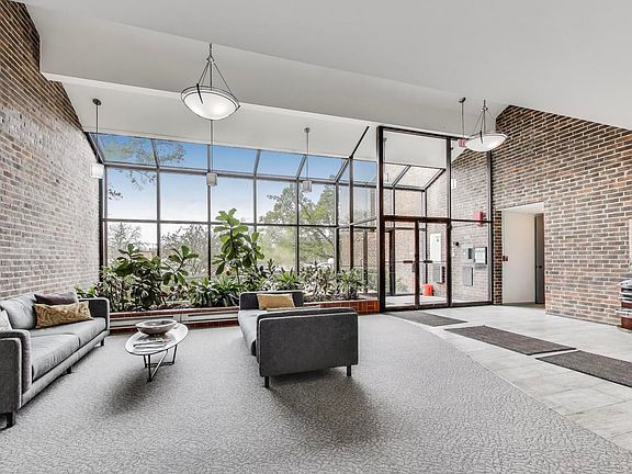 5th image of 3085 Pheasant Creek Dr APT 114