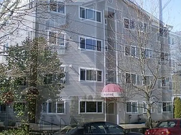 Royal Manor Apartments