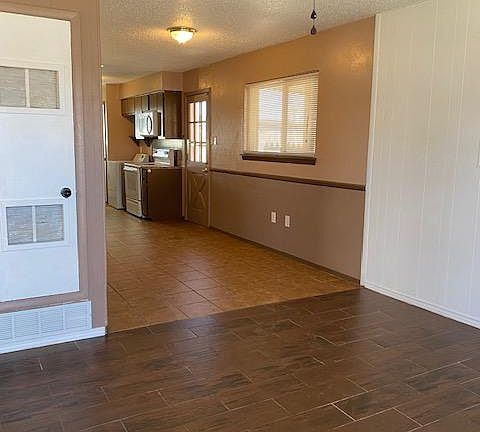 2nd image of 2621 Madera Ave
