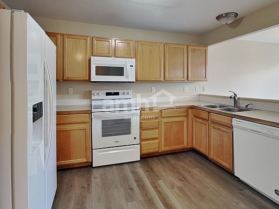 3rd image of 3009 Armadillo Ct