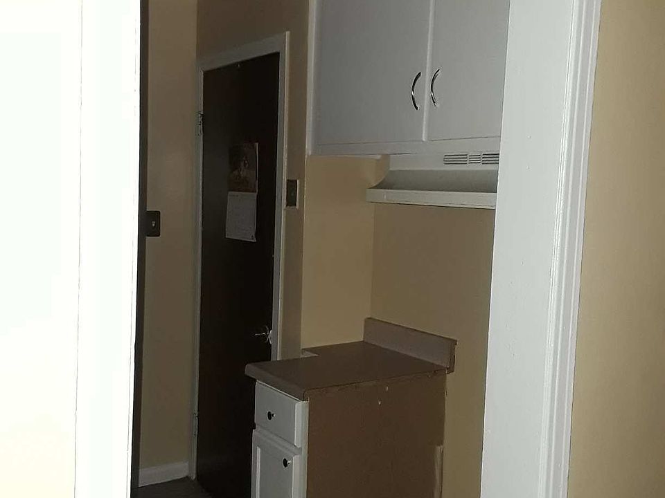 2nd image of 15732 Meyers Rd
