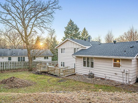 3rd image of 1106 Lacota Cir
