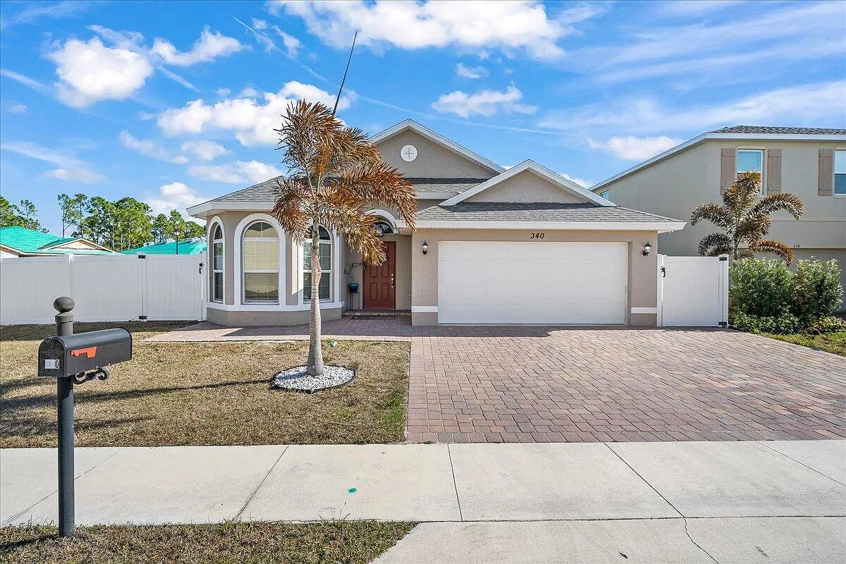 3 bed, 2.0 bath, 1651 sqft, $2,850 — Photo 2