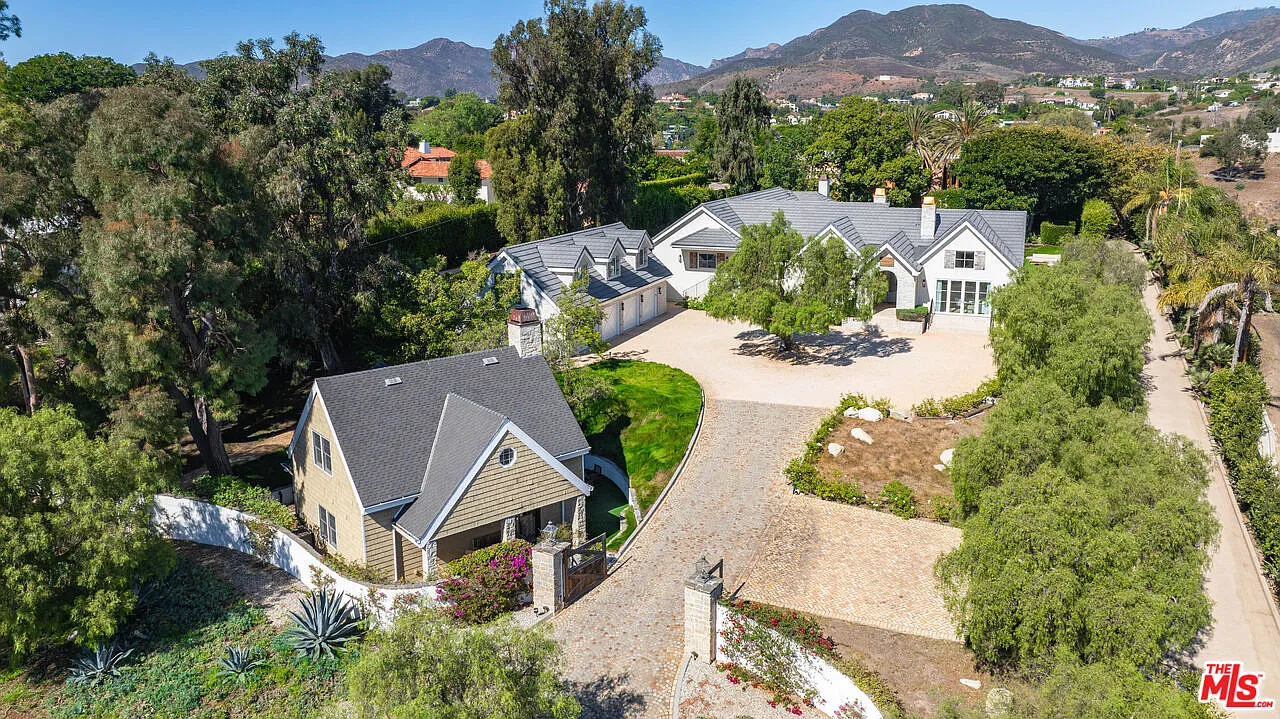 7 bed, 8.0 bath, 7400 sqft, $95,000 — Photo 4