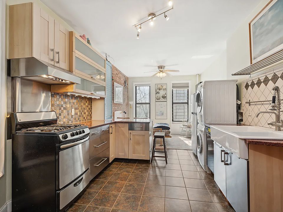 1st image of 206 E 7th St APT 7