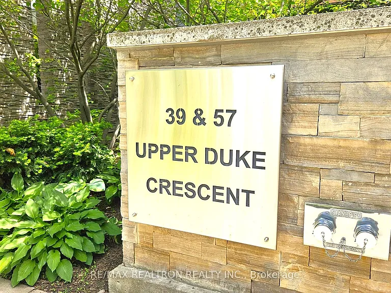 39 Upper Duke Cres #604 — Photo 21