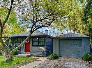 627 Woodward Ave, Geneva, IL 60134