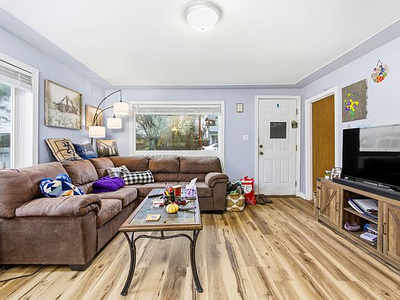 5th image of 456 Log Cabin St