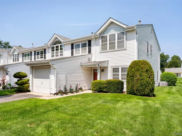 45 Indian Trace, Kings Park, NY 11754