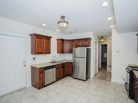 4th image of 425 Broadway