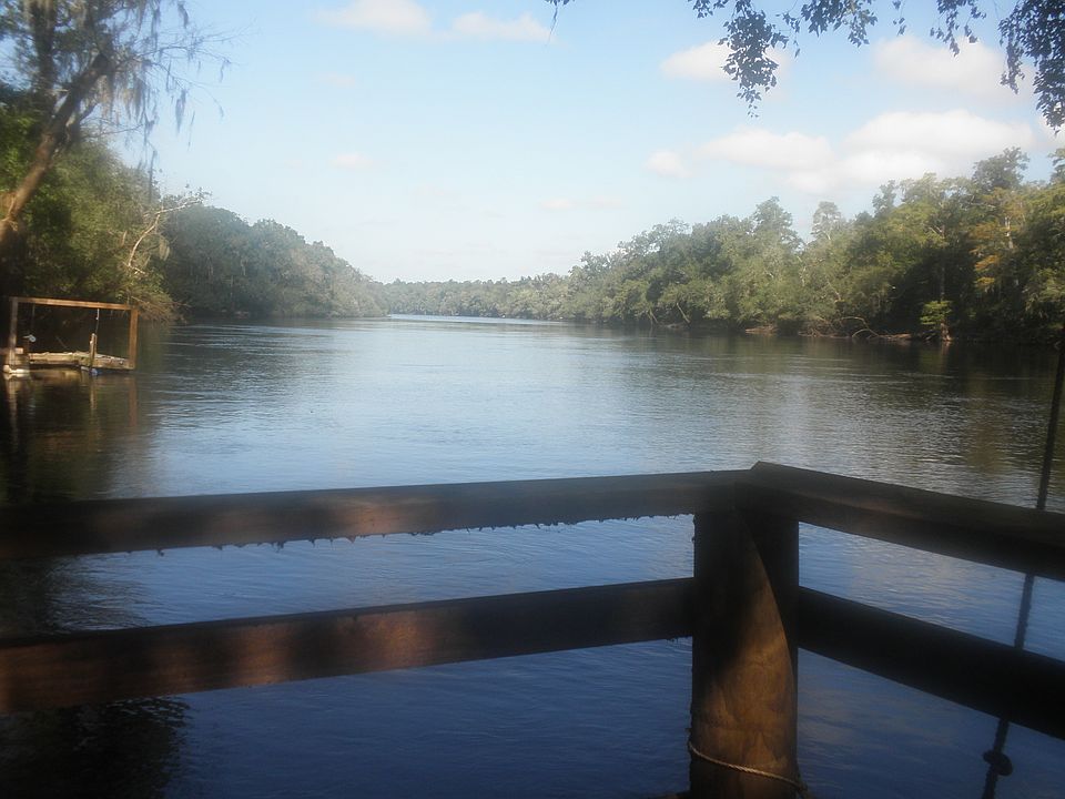 2nd image of 125 NE Riverside Blvd