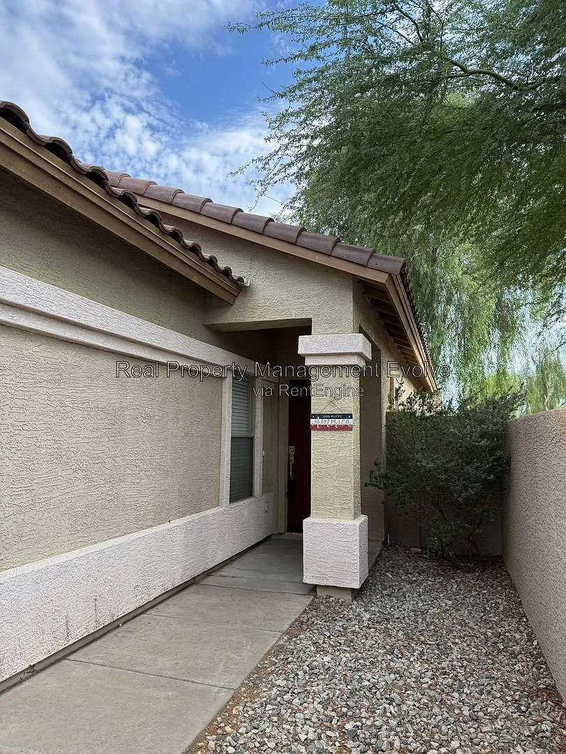 4 bed, 2.0 bath, 1625 sqft, $2,095 — Photo 3