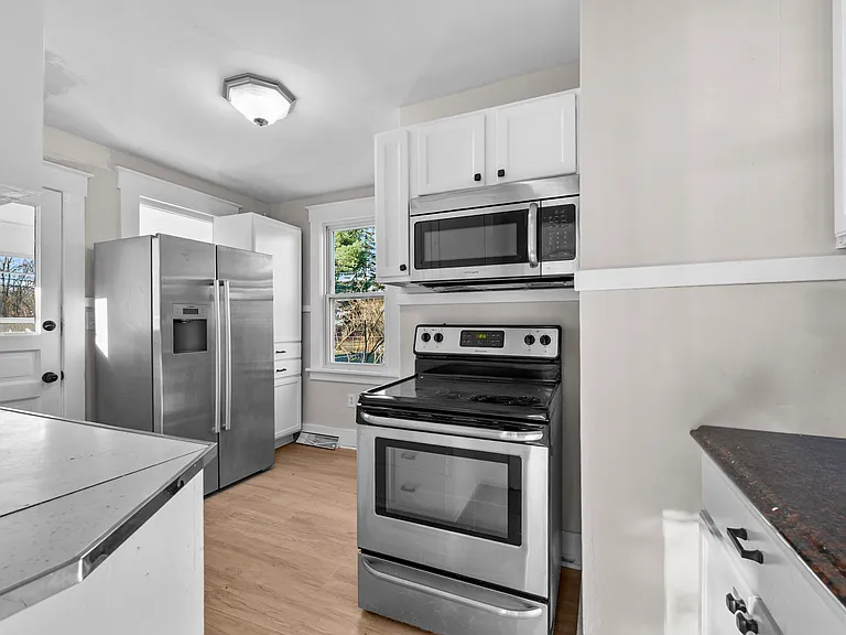 428 Bauman Ave — Photo 8
