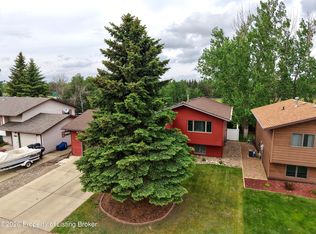 583 13th St E, Dickinson, ND 58601