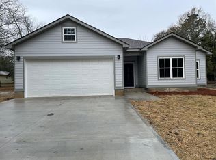 323 N Broad St, Doerun, GA 31744