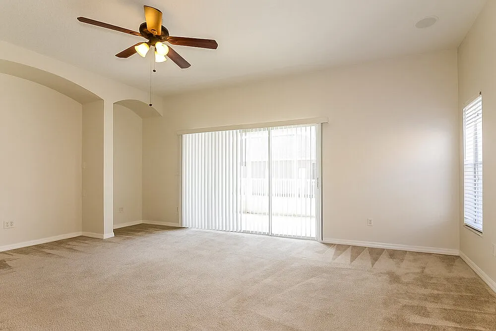 3 bed, 2.0 bath, 1819 sqft, $2,285 — Photo 4