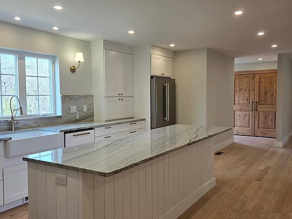 4th image of 152 Davis Road