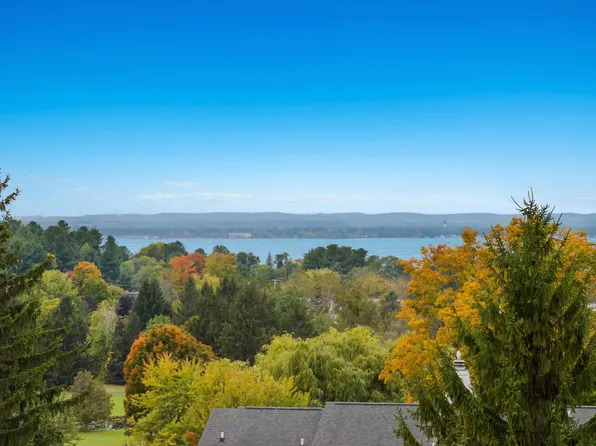 5056 Valleyway Dr #20, Williamsburg, MI 49690