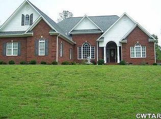 57 Oak Pointe Dr, Lexington, TN 38351