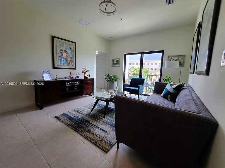 8301 NW 41st 302 Doral #302 — Photo 2