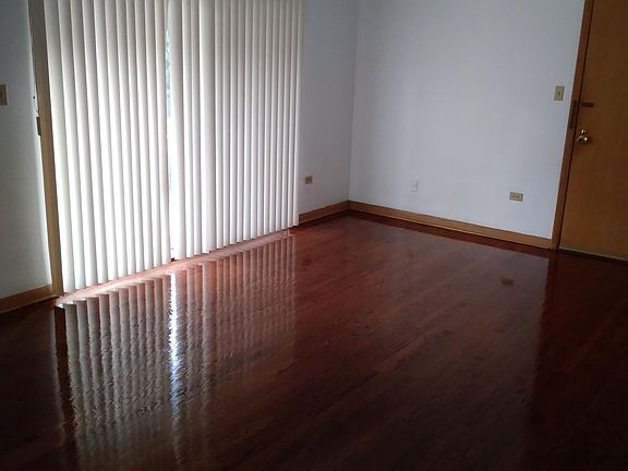 4th image of 3017 Harlem Ave Unit 1B