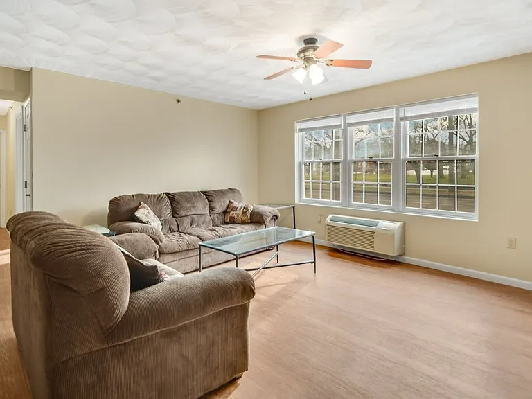 602 W Seneca St — Photo 1