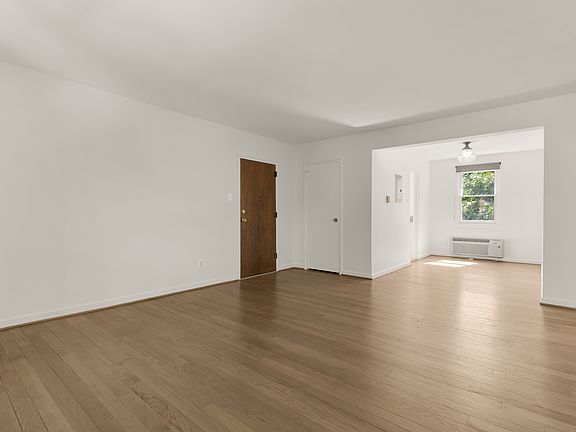 4th image of 4818 Chevy Chase Dr APT 303
