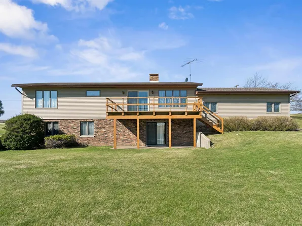 1808 Green Valley Rd NW, Waukon, IA 52172