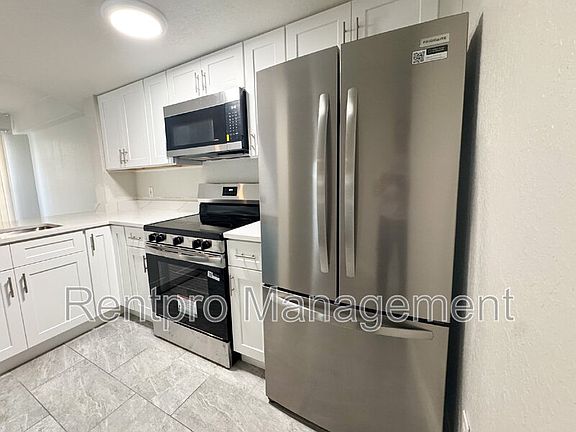 3rd image of 850 S Tamiami Trl APT 310
