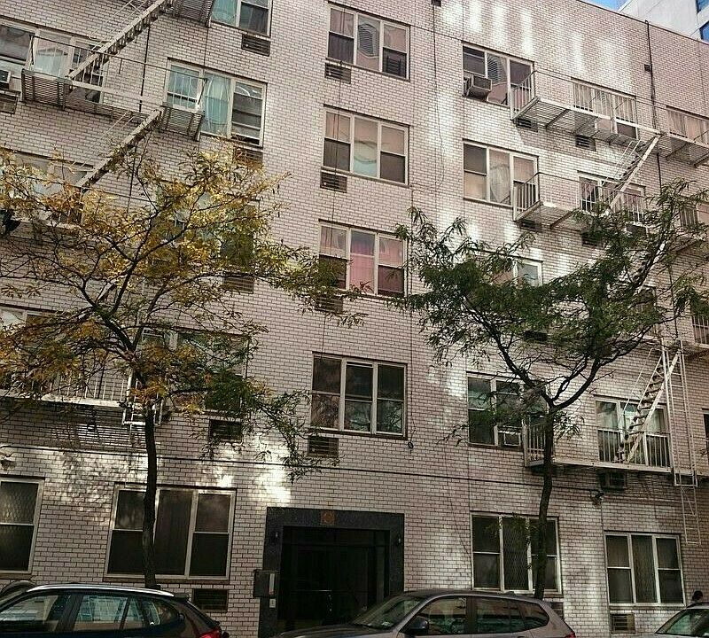 1st image of 450 W 58th St #1FF