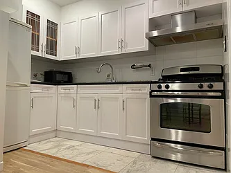 Rented by R New York