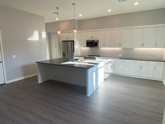 2nd image of 1151 Evelyn Dr
