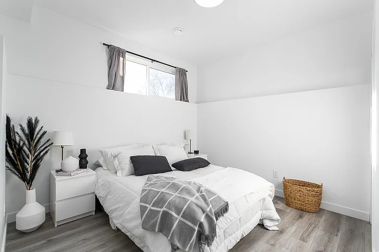 583 Cote St #1 — Photo 11