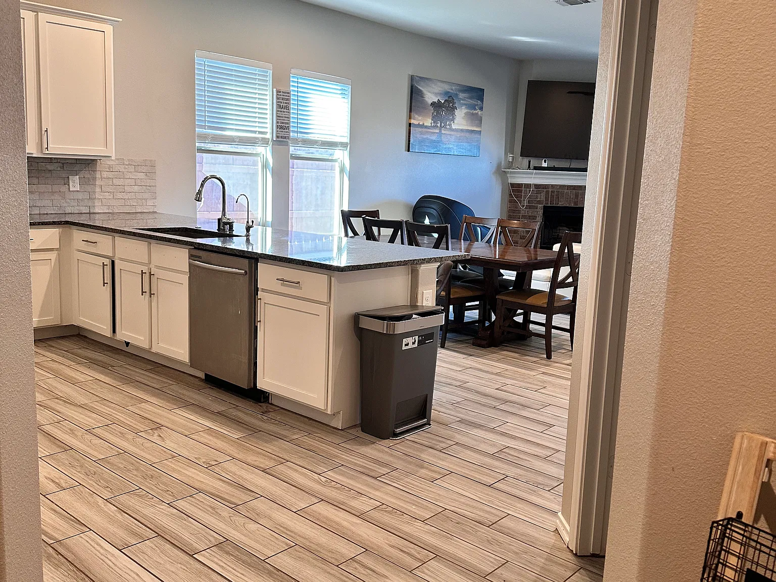 3 bed, 1974 sqft, $1,950 — Photo 2