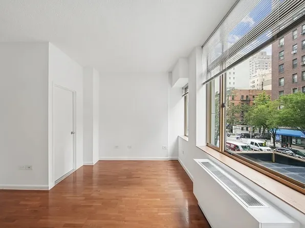 189 West 89th Street image 2 of 11