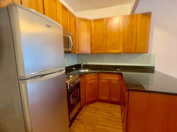 4th image of 513 W 173rd St #2B2
