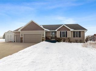 7322 Longboat Dr, Johnston, IA 50131