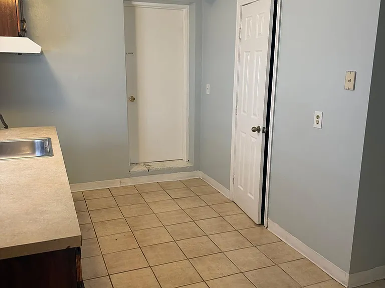 1132 Wolf St #1 — Photo 2
