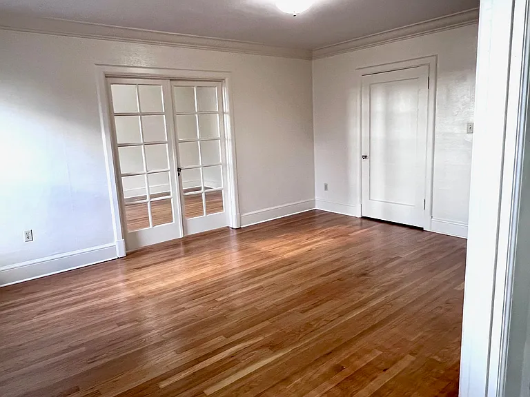 Stanford Apartments — Photo 13