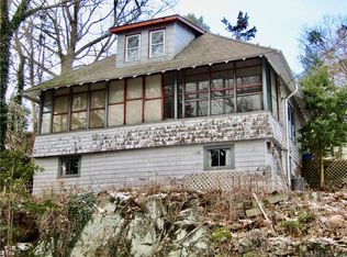 2 Edgewood Rd, Branford, CT 06405