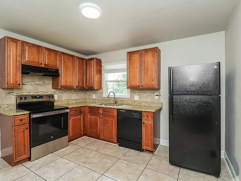 401 Sleepy Hollow Rd — Photo 6