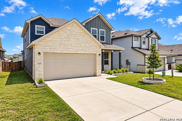 4 bed, 3.0 bath, 2601 sqft, $2,350 — Photo 2