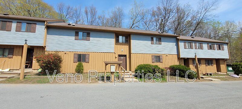 1st image of 40 McIntyre St Unit B5