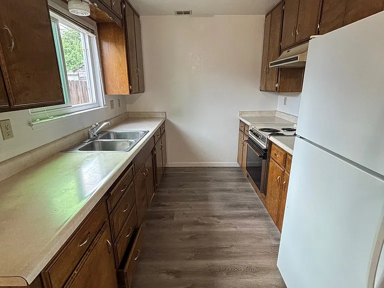 410 Pine St #1 — Photo 3