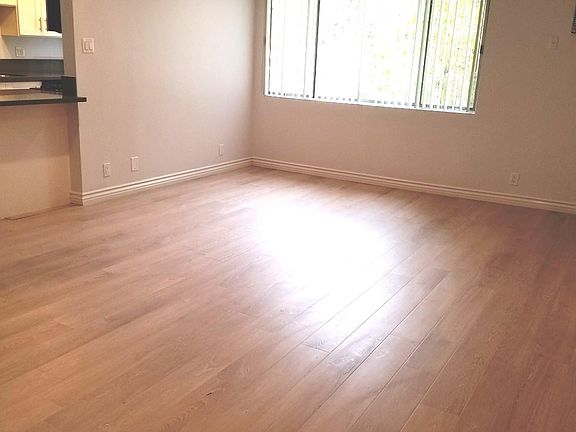 5th image of 7607 Norton Ave #33