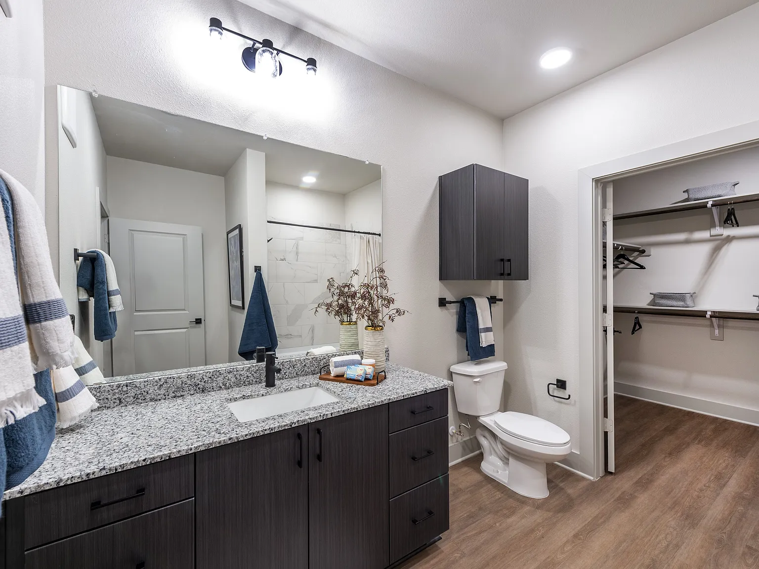 Domain Benbrook — Photo 4