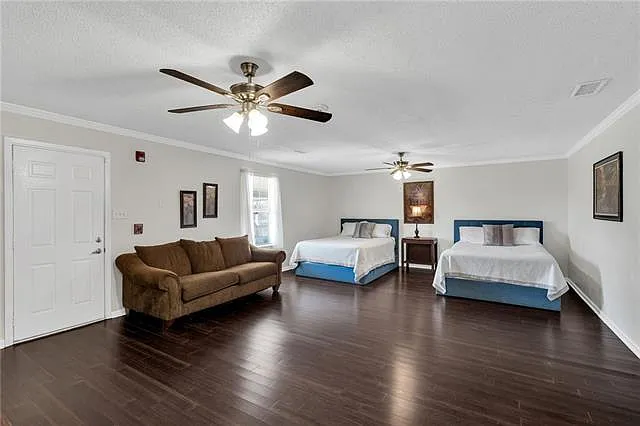 5010 Saint Claude Ave — Photo 9
